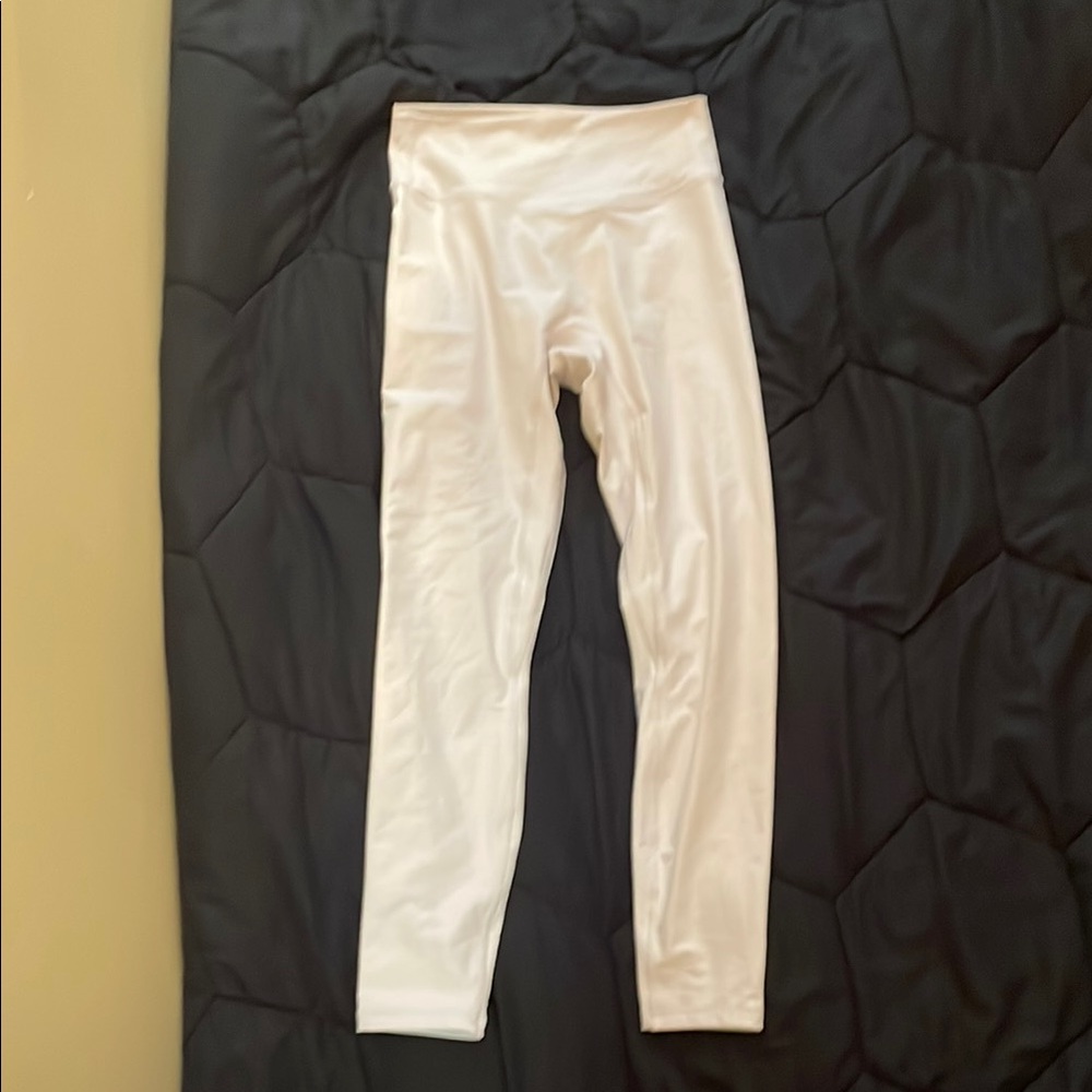 V-Butt White Leggings